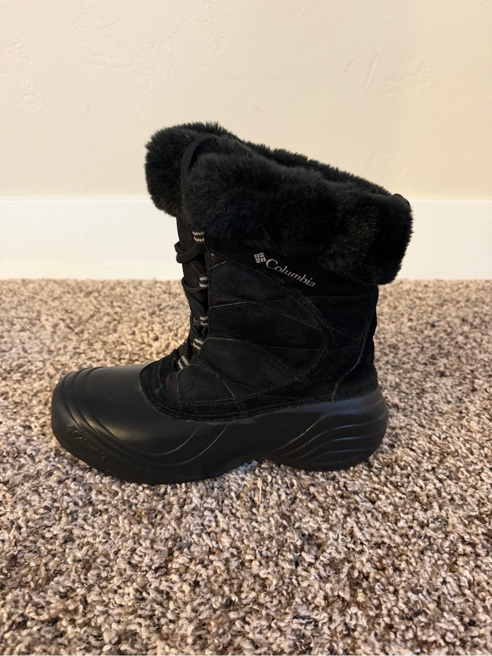 Columbia Women’s Sierra Summette Winter Boots w/ Faux Fur, size 8.5